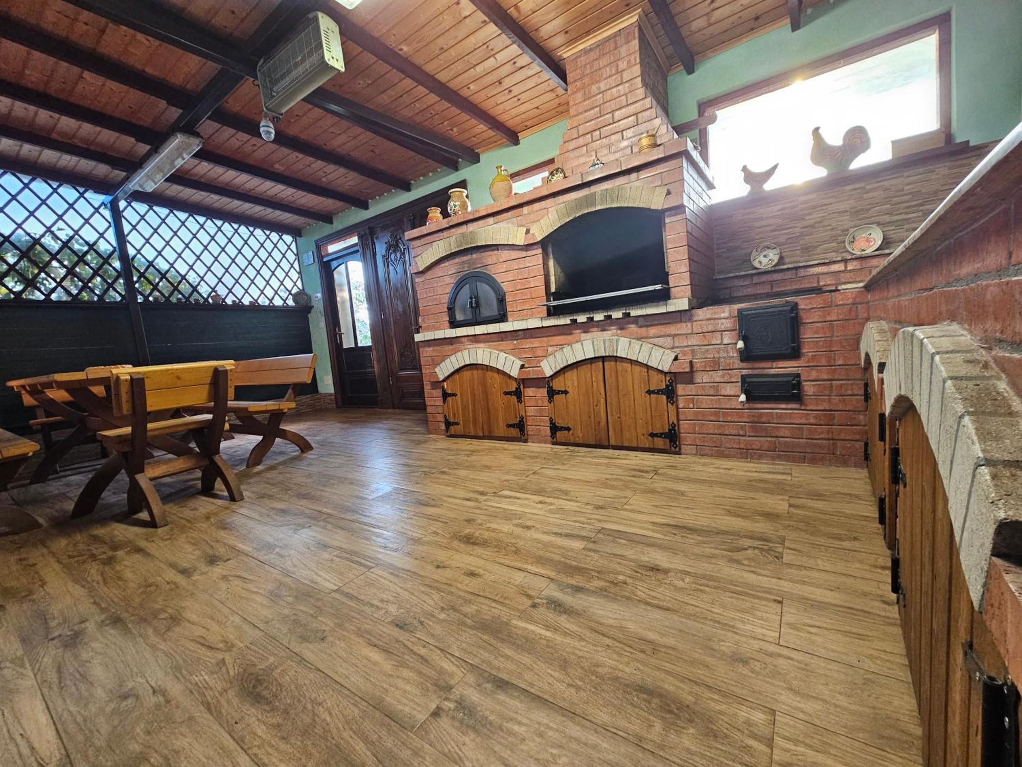 Colt De Rai Bed and Breakfast Hîrtoape Buitenkant foto
